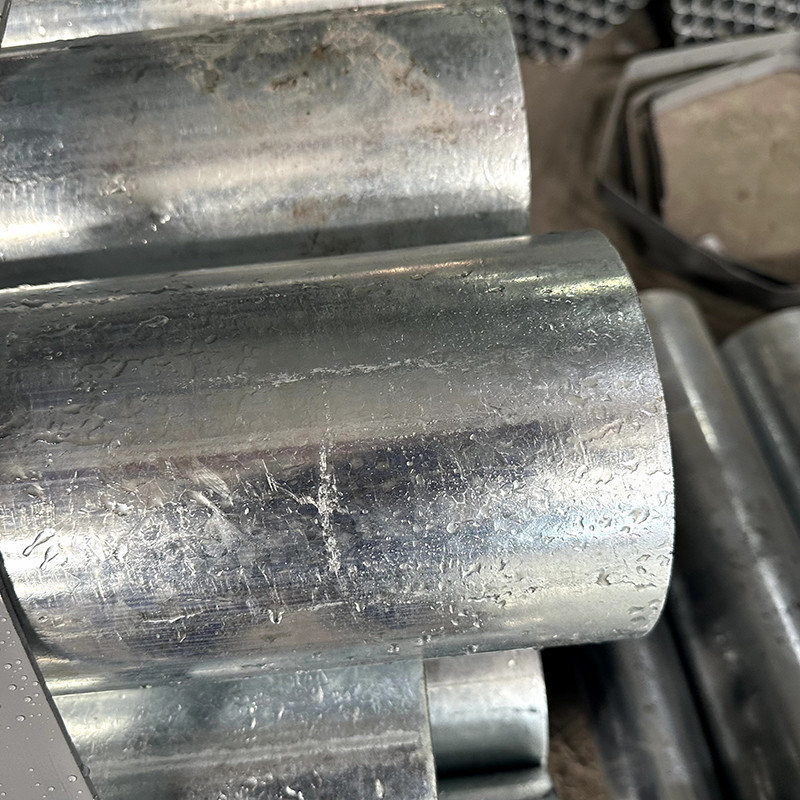 Hot Dipped Galvanized Gi Round Steel Pipes For Borewell 2m 2 Inch